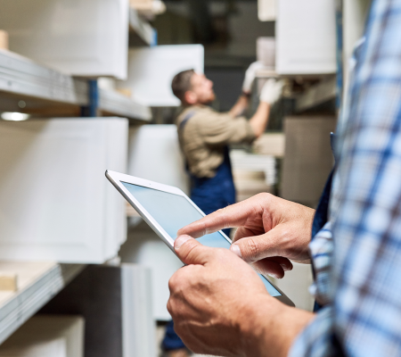 The coordination of incoming truck drivers is supported by a mobile application designed for this purpose